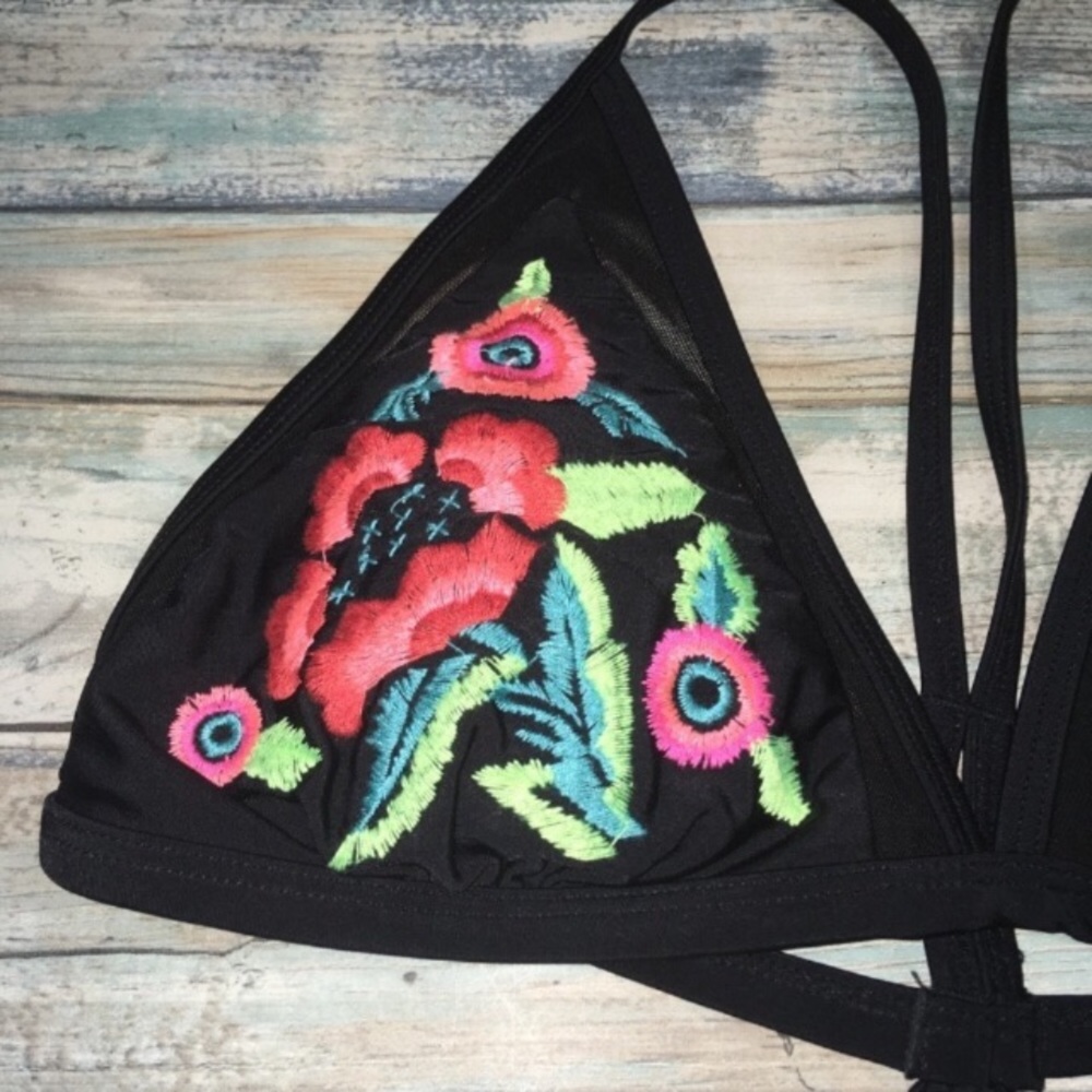 Xhilaration Embroidered Floral Bikini Top - Picture 4 of 6
